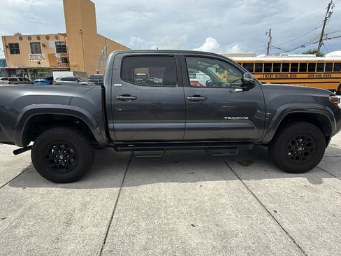 Used 2022 Toyota Tacoma SR5 RWD image 15