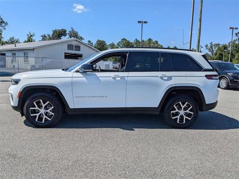 Used 2024 Jeep Grand Cherokee Limited image 7