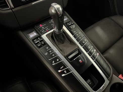 Used 2018 Porsche Macan S image 19