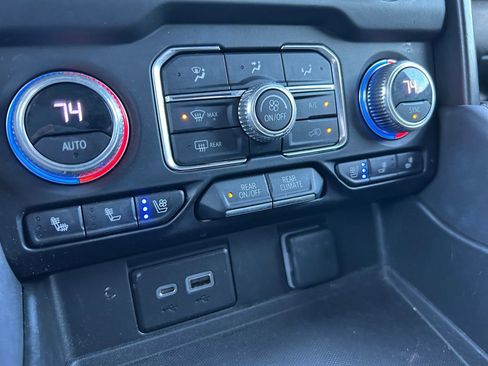 Used 2023 GMC Yukon AT4 w/ Technology Package AWD/4WD image 36