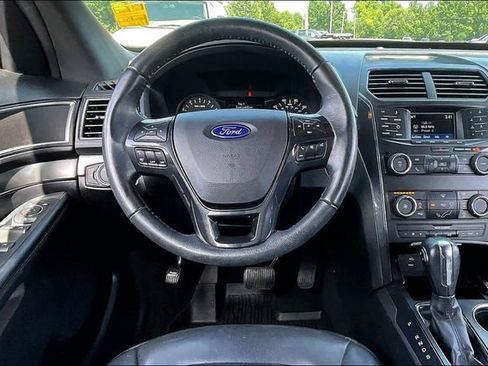 Used 2019 Ford Explorer XLT FWD image 8