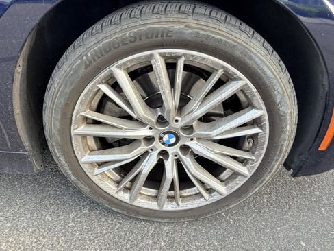 Used 2023 BMW 330i Sedan w/ Premium Package RWD image 3