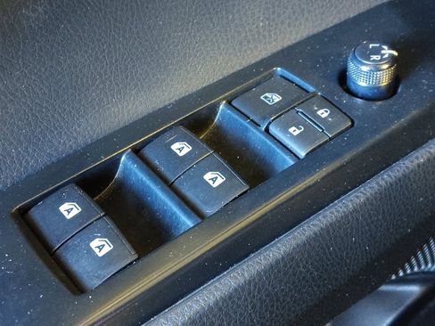 Used 2020 Toyota Camry SE w/ Convenience Package FWD image 27