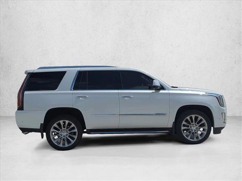 Used 2018 Cadillac Escalade Luxury AWD/4WD image 4