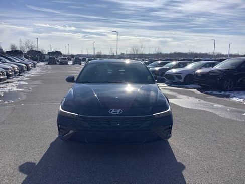 Certified 2025 Hyundai Elantra Limited image 3