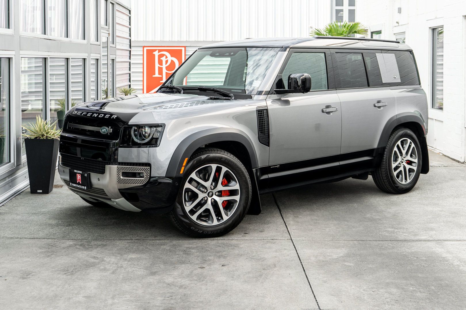 Used 2022 Land Rover Defender 110 X AWD/4WD image 2
