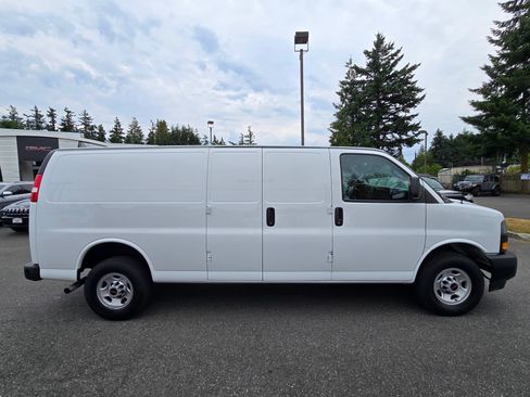 Used 2022 GMC Savana 2500 Extended image 8