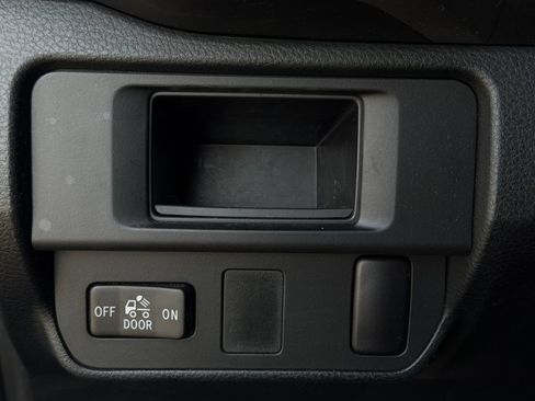 Used 2016 Toyota Tacoma SR5 w/ Towing Package RWD image 24