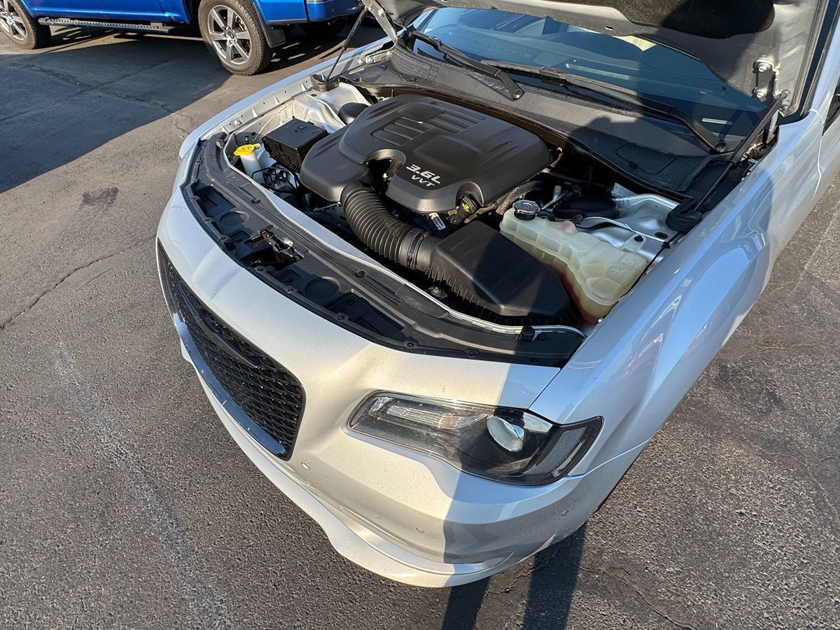 Used 2022 Chrysler 300 Touring L AWD/4WD image 32