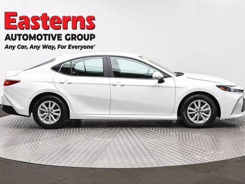 Used 2025 Toyota Camry LE FWD image 4