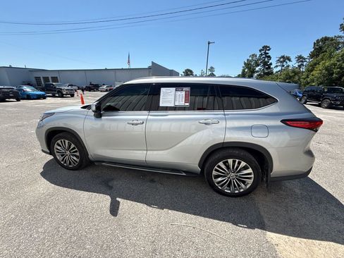 Used 2025 Toyota RAV4 LE AWD/4WD image 6