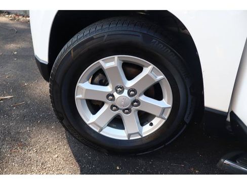 Used 2015 GMC Acadia SLE FWD image 15
