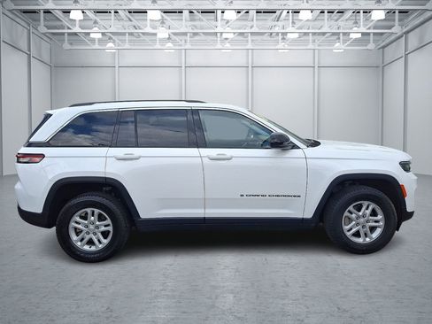 Used 2023 Jeep Grand Cherokee Laredo w/ Luxury Tech Group I image 6