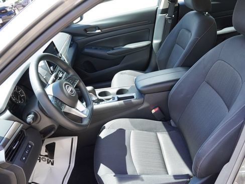 Used 2025 Nissan Altima 2.5 SV FWD image 15