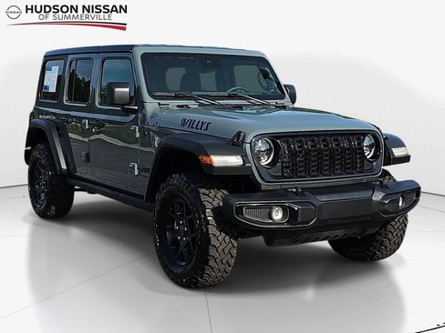 Used 2025 Jeep Wrangler Unlimited Sport AWD/4WD image 1