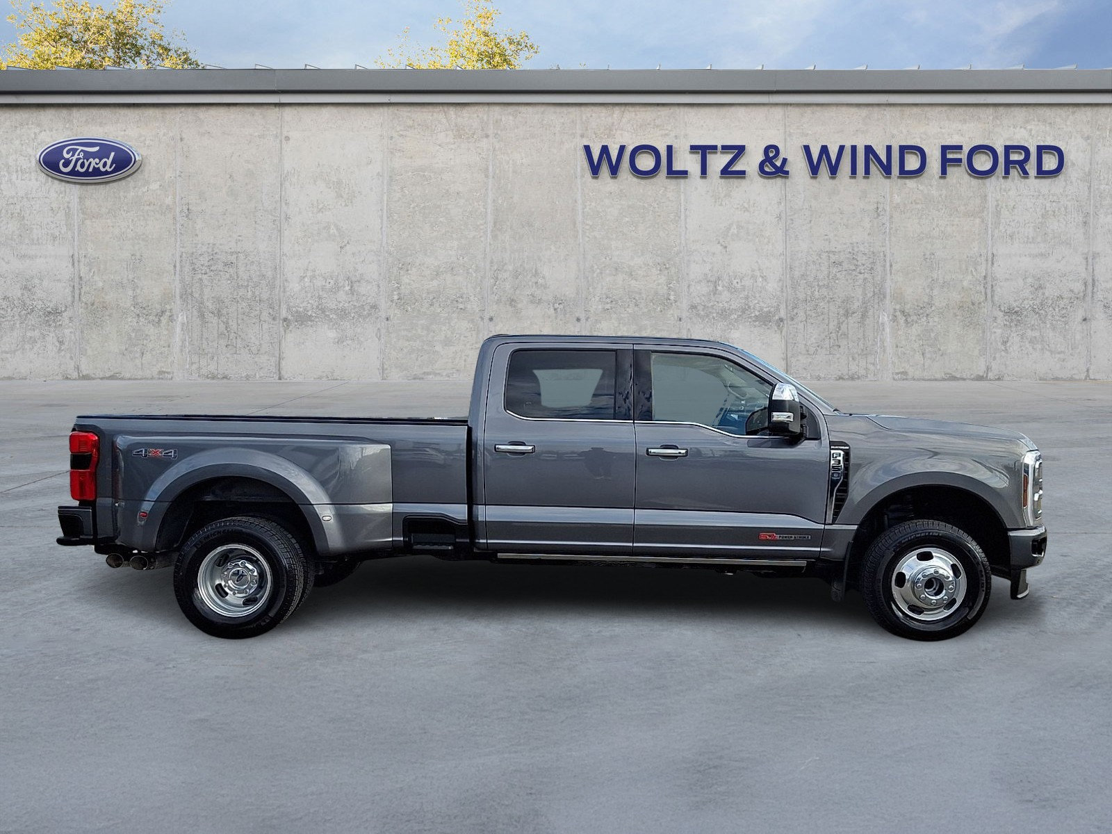 Used 2024 Ford F350 Platinum AWD/4WD image 7