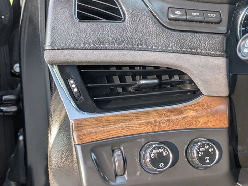 Used 2016 Cadillac Escalade Luxury AWD/4WD image 25