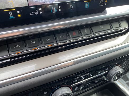 Used 2022 Chevrolet Silverado 1500 High Country w/ High Country Premium Package image 29