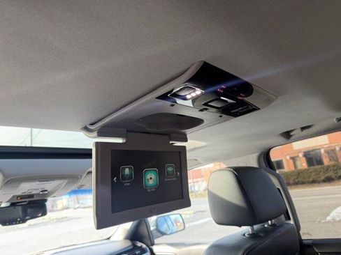 Used 2019 Chevrolet Suburban Premier image 17