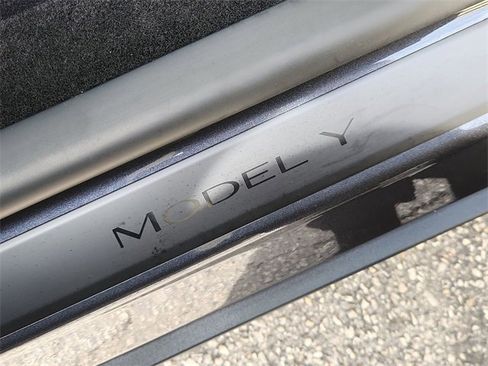 Used 2026 Tesla Model Y 2WD image 31