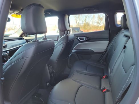 Used 2025 Jeep Compass Limited image 17