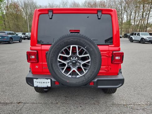 New 2026 Jeep Wrangler Unlimited Sahara AWD/4WD image 5