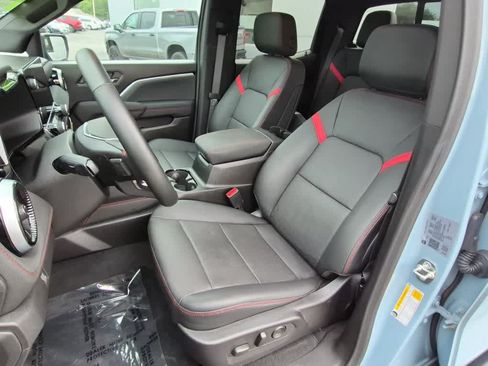 Used 2026 Chevrolet Colorado Z71 w/ Technology Package AWD/4WD image 10