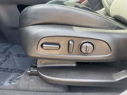 Used 2023 GMC Terrain SLT w/ Infotainment Package II image 43