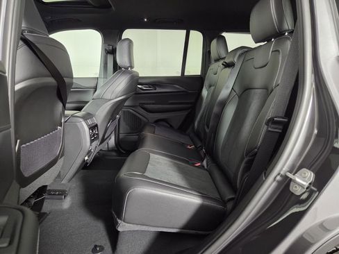 New 2025 Jeep Grand Cherokee Altitude image 10