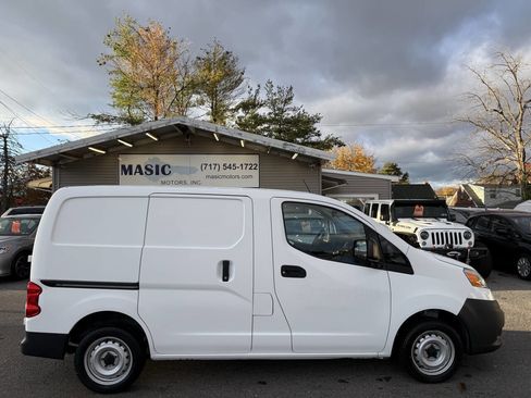 Used 2018 Nissan NV200 S w/ Back Door Glass Package image 3
