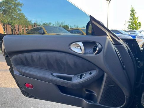 Used 2015 Nissan 370Z Touring RWD image 13