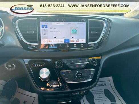 Used 2025 Chrysler Pacifica Select FWD image 22
