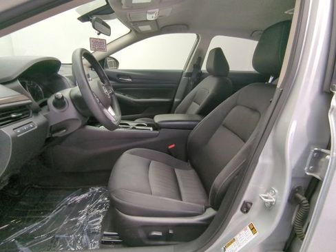 Used 2024 Nissan Altima 2.5 SV FWD image 14
