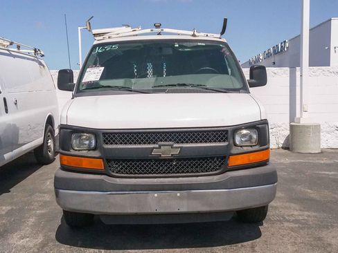 Used 2014 Chevrolet Express 2500 RWD image 2