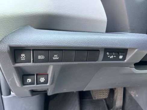 Certified 2023 Toyota Sienna Limited AWD/4WD image 27