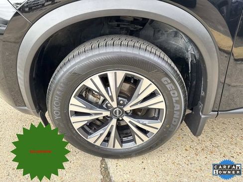 Used 2023 Nissan Rogue SV image 3