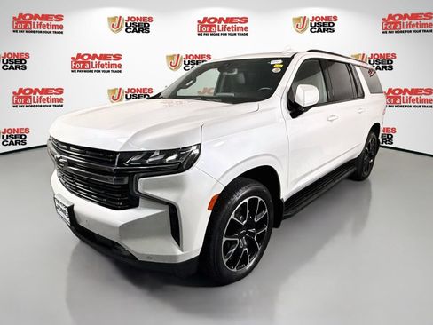 Used 2022 Chevrolet Suburban RST w/ Luxury Package AWD/4WD image 14