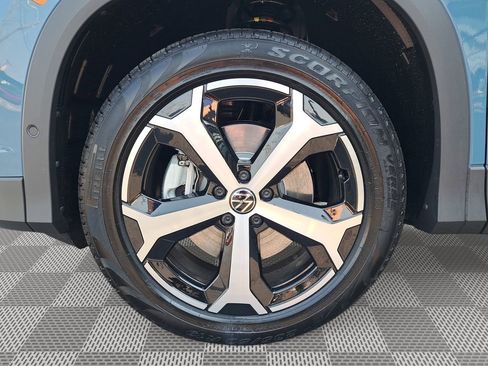 New 2025 Volkswagen Tiguan SE image 10