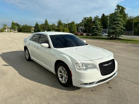 Used 2021 Chrysler 300 Touring RWD image 3