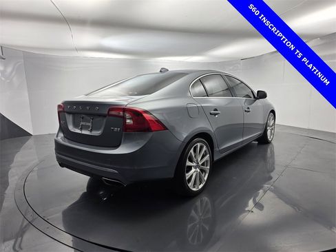 Used 2018 Volvo S60 T5 Inscription Platinum image 4