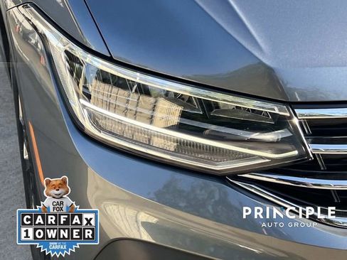 Used 2023 Volkswagen Tiguan SE w/ Panoramic Sunroof Package FWD image 9