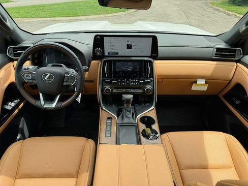 Used 2026 Lexus LX 600 4WD w/ Appearance Package image 29