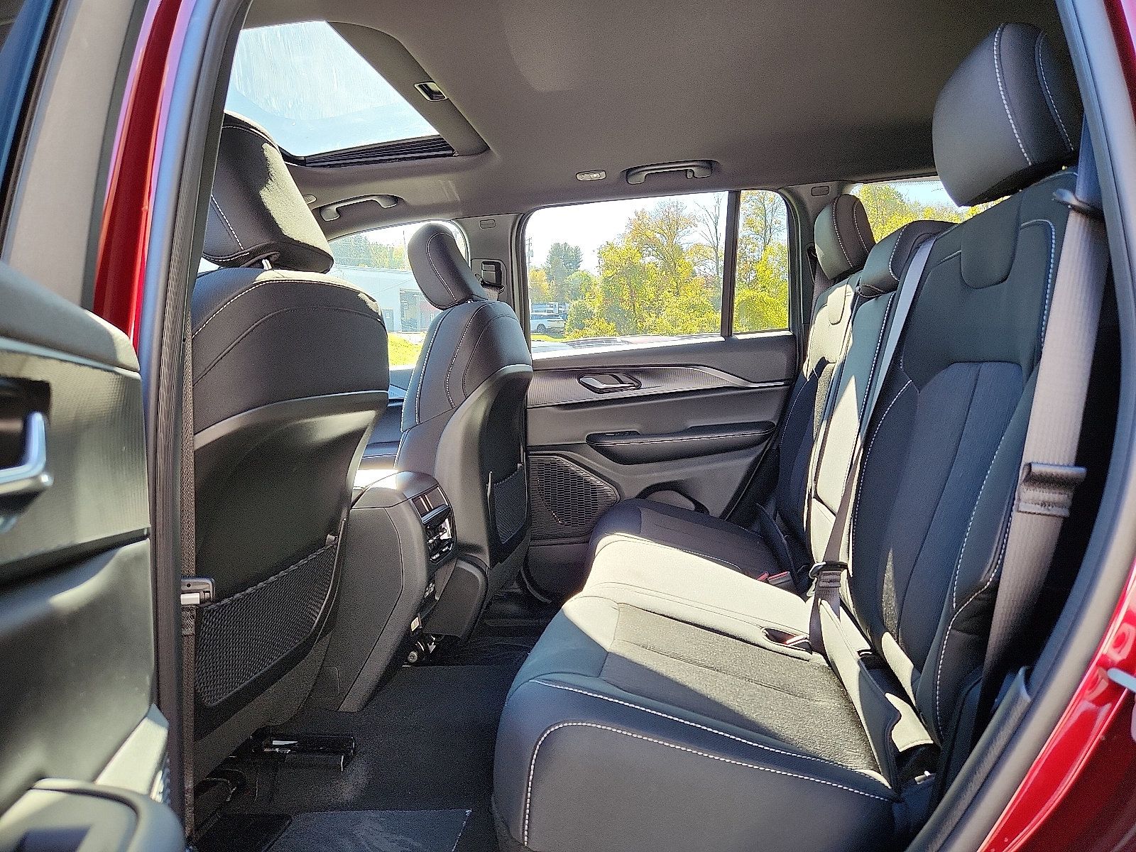 New 2025 Jeep Grand Cherokee Laredo X w/ Luxury Tech Group I AWD/4WD image 6
