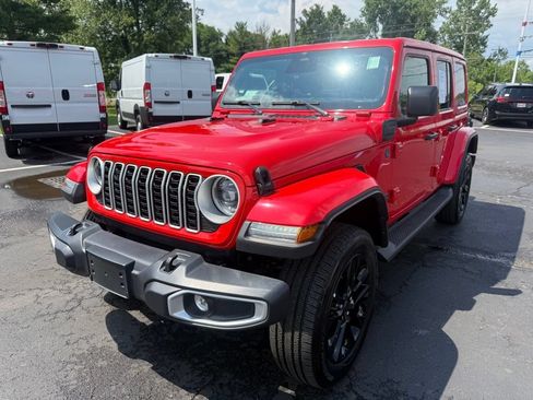 Used 2025 Jeep Wrangler Unlimited Sahara AWD/4WD image 8
