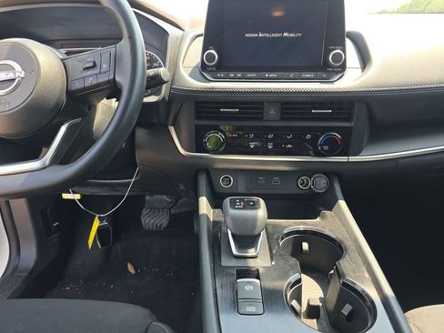 Used 2023 Nissan Rogue S FWD image 6