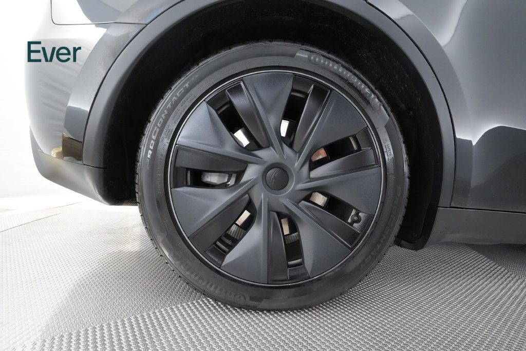Used 2024 Tesla Model Y Long Range AWD/4WD image 21