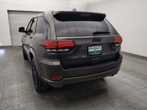 Used 2020 Jeep Grand Cherokee Altitude RWD image 6