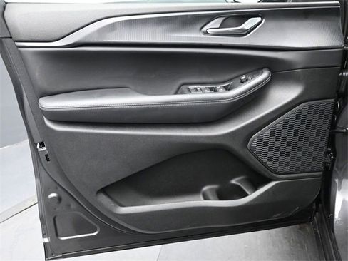 New 2025 Jeep Grand Cherokee Altitude image 11