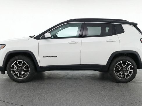 Used 2025 Jeep Compass Trailhawk AWD/4WD image 5