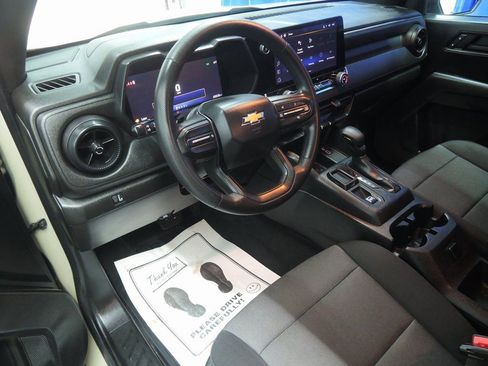 Used 2024 Chevrolet Colorado W/T image 4